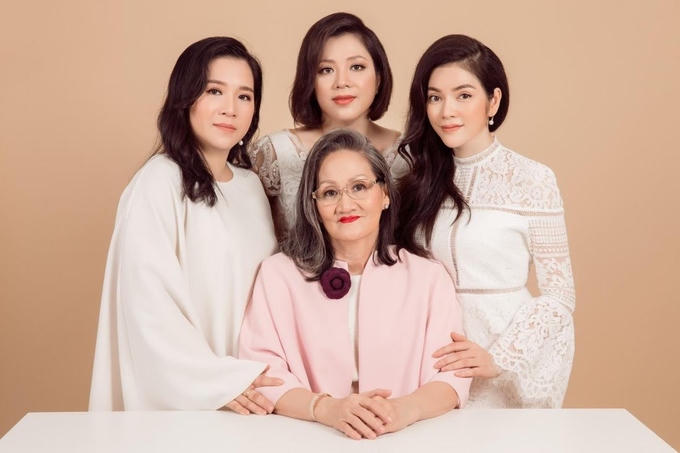 Chân dung mẹ và 2 chị gái Lý Nhã Kỳ 