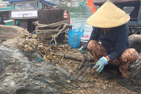 Nghề 'lạ' trên đảo Nam Du thơ mộng