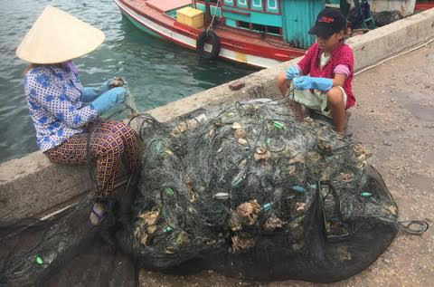 Nghề 'lạ' trên đảo Nam Du thơ mộng