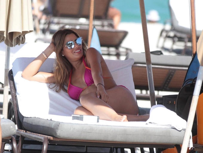 'Hoa hậu bị trao nhầm vương miện' hẹn hò triệu phú U50