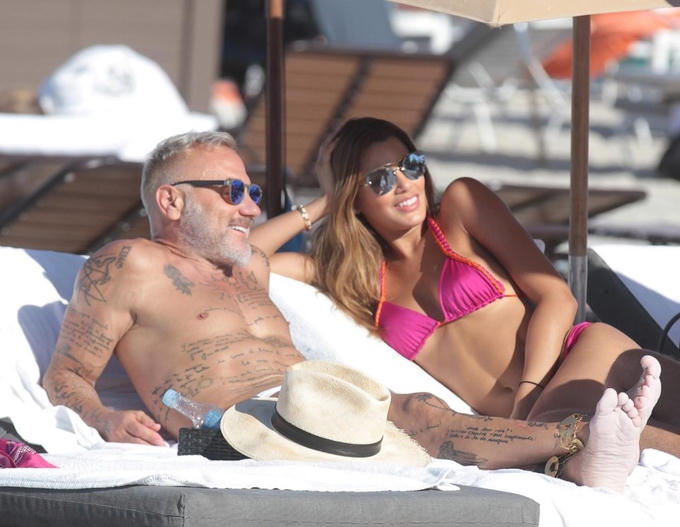 'Hoa hậu bị trao nhầm vương miện' hẹn hò triệu phú U50