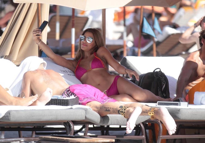 'Hoa hậu bị trao nhầm vương miện' hẹn hò triệu phú U50