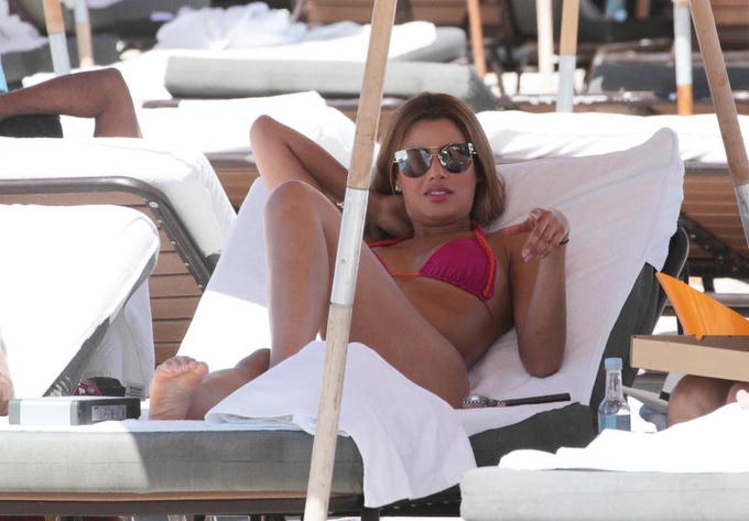 'Hoa hậu bị trao nhầm vương miện' hẹn hò triệu phú U50