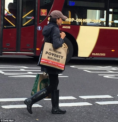 Người phụ nữ nóng bỏng một đời chồng khiến hoàng tử Anh si mê