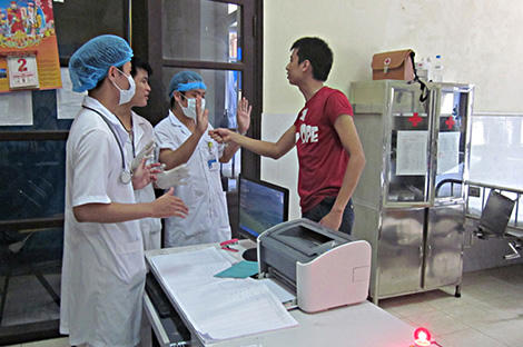  Đề nghị điều tra, truy cứu trách nhiệm đối tượng đập chảy máu đầu bác sĩ
