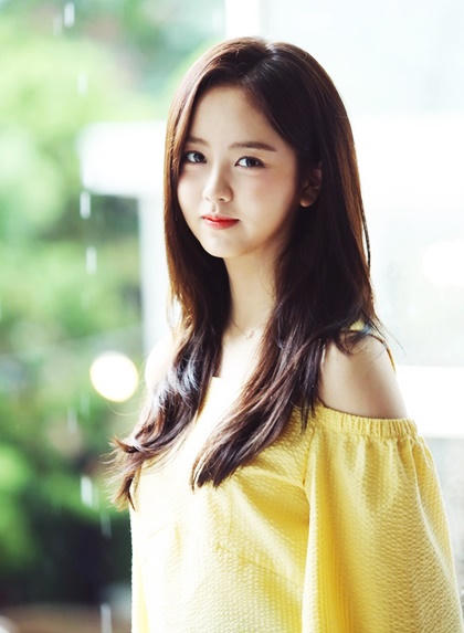 Nhan sắc mỹ nhân 18 tuổi đang khuynh đảo màn ảnh Hàn