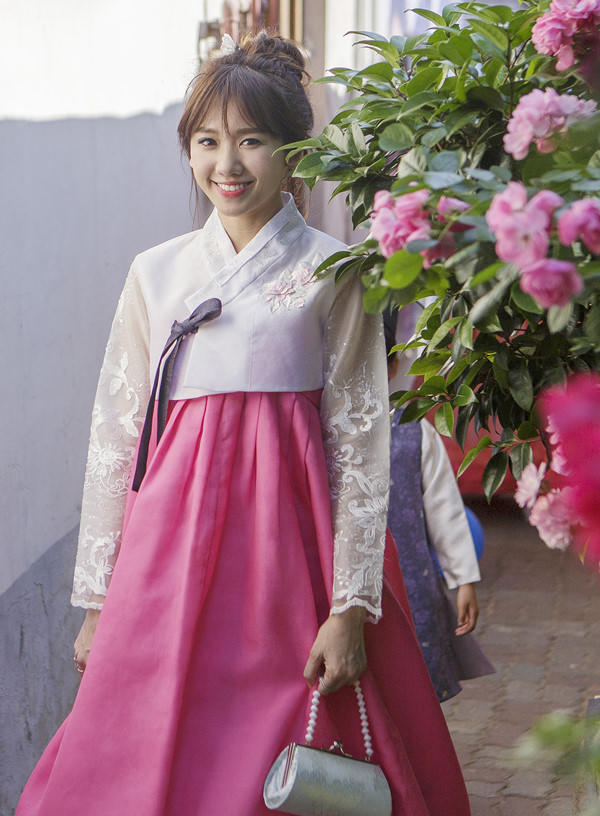 Hari Won tiết lộ về cuộc sống chung với nhà chồng