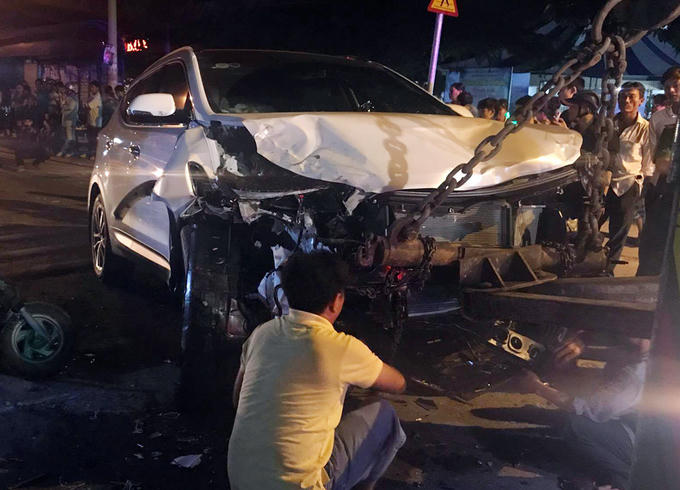 Kinh hoàng kể phút 'ô tô điên' càn quét' loạt người, xe trên đường TP HCM