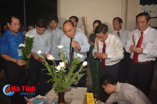 Thủ tướng Nguyễn Xuân Phúc tri ân liệt sỹ Ngã ba Đồng Lộc