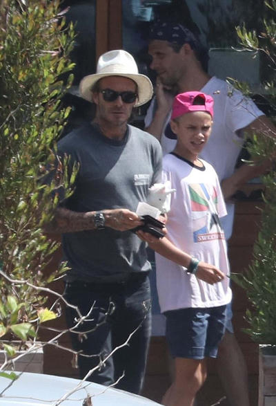 David Beckham đưa bốn con đi chơi giữa tin đồn ly thân Victoria