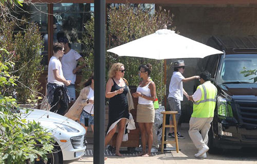 David Beckham đưa bốn con đi chơi giữa tin đồn ly thân Victoria