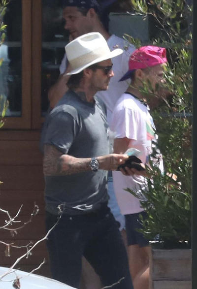 David Beckham đưa bốn con đi chơi giữa tin đồn ly thân Victoria