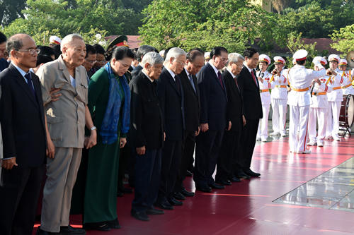 Lãnh đạo Đảng, Nhà nước dâng hương tưởng niệm các anh hùng liệt sĩ