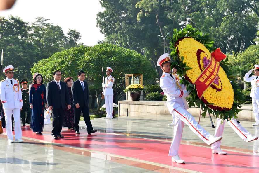 Lãnh đạo Đảng, Nhà nước dâng hương tưởng niệm các anh hùng liệt sĩ
