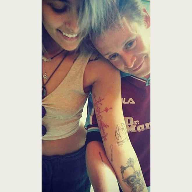 Sao 'Ở nhà một mình' khoe ảnh thân mật với con gái Michael Jackson