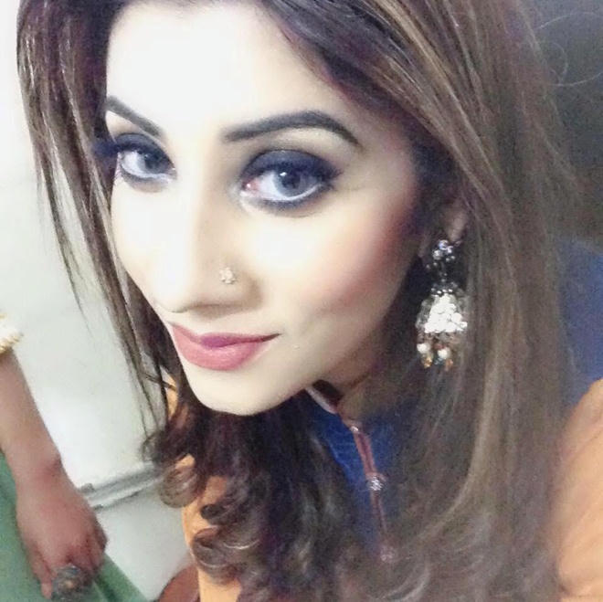 Người đẹp 22 tuổi treo cổ tự vẫn khi đang gọi video với chồng