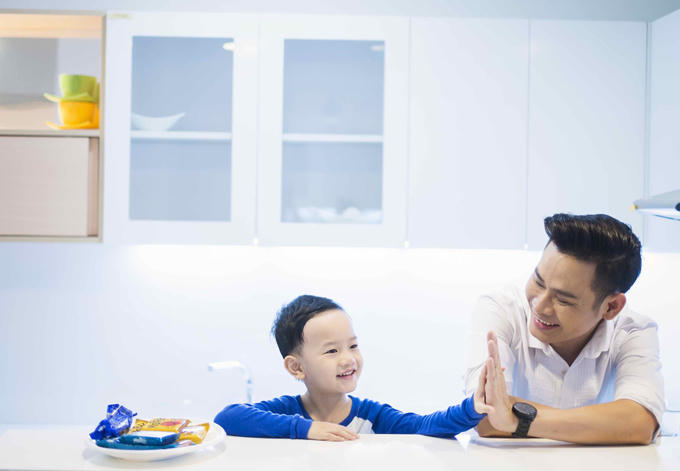 MC Hồng Phúc suýt mất con trai khi mới chào đời