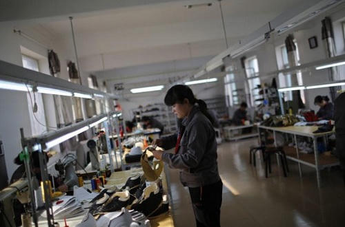 Triều Tiên sản xuất quần áo gắn nhãn 'Made in China' để xuất khẩu