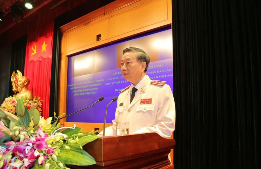 Bộ Công an Việt Nam nhận phần thưởng cao quý do Lào trao tặng