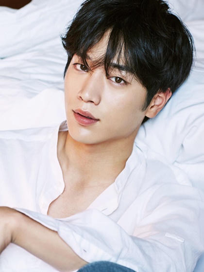 Mỹ nam Hàn mua nhà đắt đỏ ở tuổi 24 gây tranh cãi