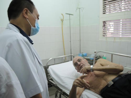 Khách sạn từ chối, bệnh nhân nước ngoài 7 lần vào viện Chợ Rẫy