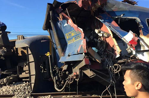 Tàu SE3 gặp nạn, 3 người bị thương