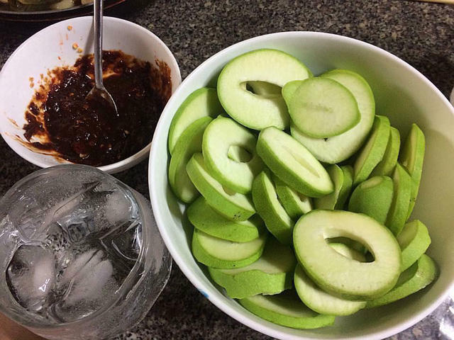 Bán cả tạ xoài cóc một ngày chỉ nhờ “nước chấm thần thánh”