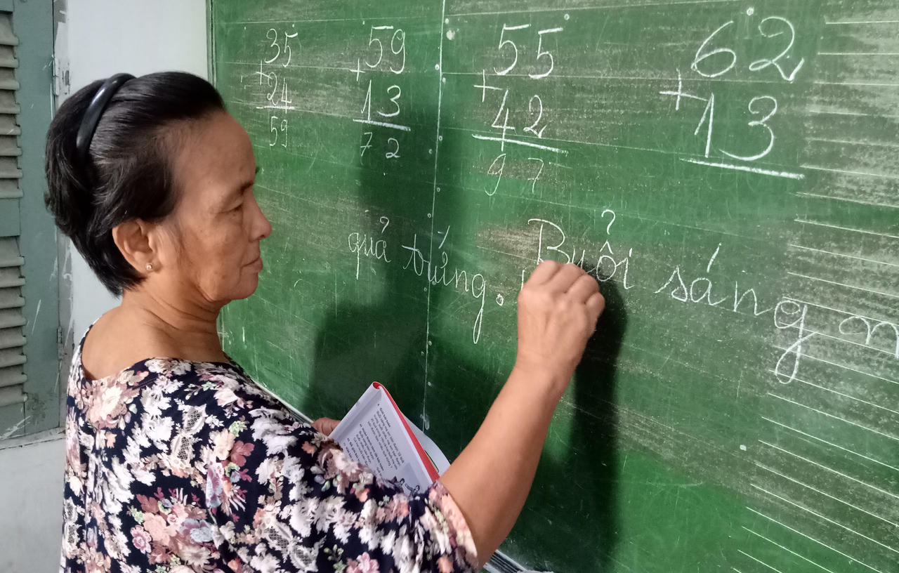 Bà giáo già nâng đỡ cuộc đời hàng trăm trẻ em nghèo