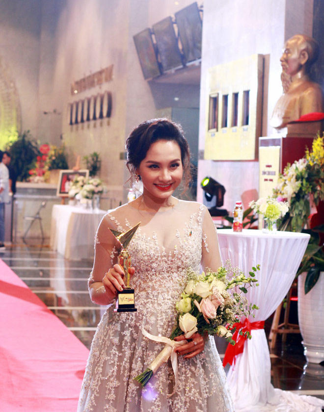 Bảo Thanh lên tiếng về nụ hôn gây tranh cãi sau giải VTV