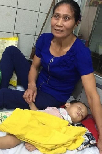 Nhiều em bé bị rắn độc cắn trong mùa mưa miền Bắc