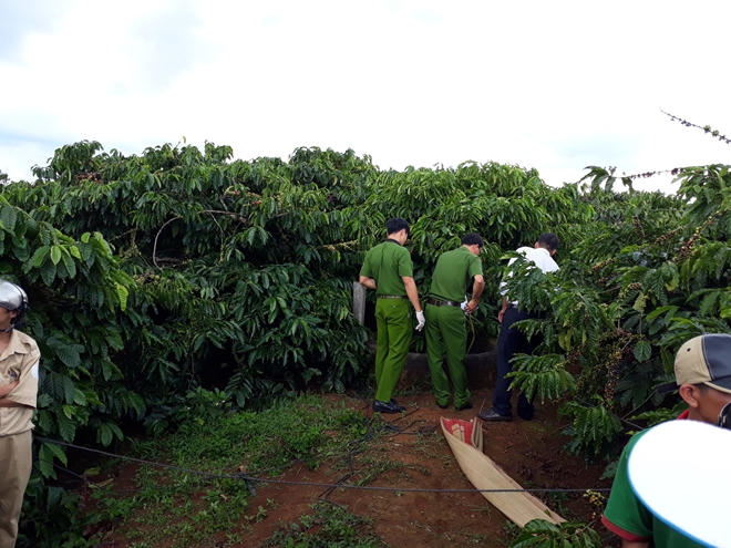 Tìm thấy nghi can sát hại vợ bằng hàng chục nhát dao