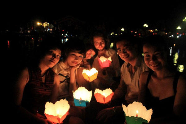 Chân dung nữ nhà văn xinh đẹp gợi cảm 'giải oan' cho BTV Quang Minh