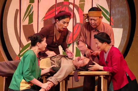 Bi kịch đằng sau chiếc ghế giám đốc Nhà hát Kịch Việt Nam