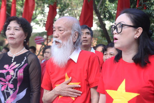 Xúc động hình ảnh dung dị về thầy Văn Như Cương