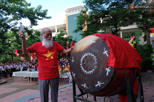 Xúc động hình ảnh dung dị về thầy Văn Như Cương