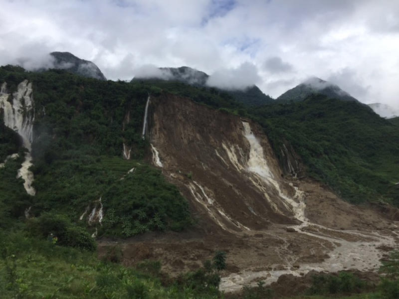 Hơn 30 người Hòa Bình thiệt mạng, đang bới đất đá tìm kiếm 10 nạn nhân