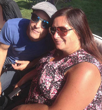 Trúng 5 triệu USD, trốn chạy khỏi bạn gái