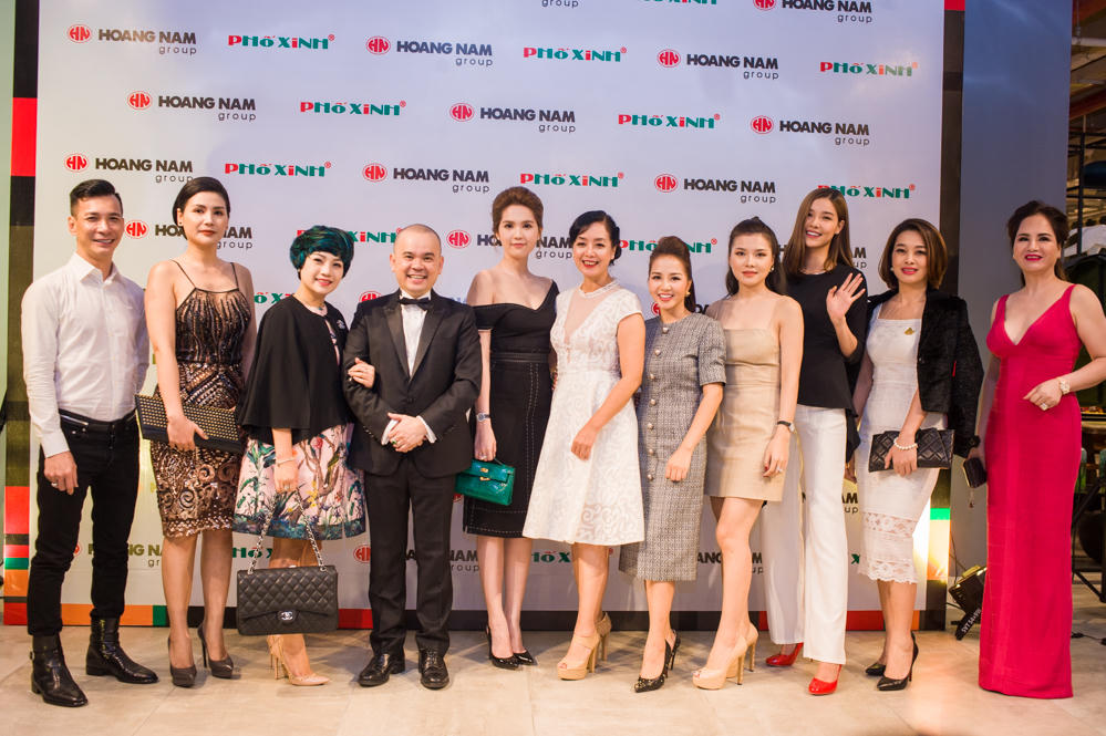 Ngọc Trinh cùng nhiều 'sao' khoe dáng tại Hà Nội