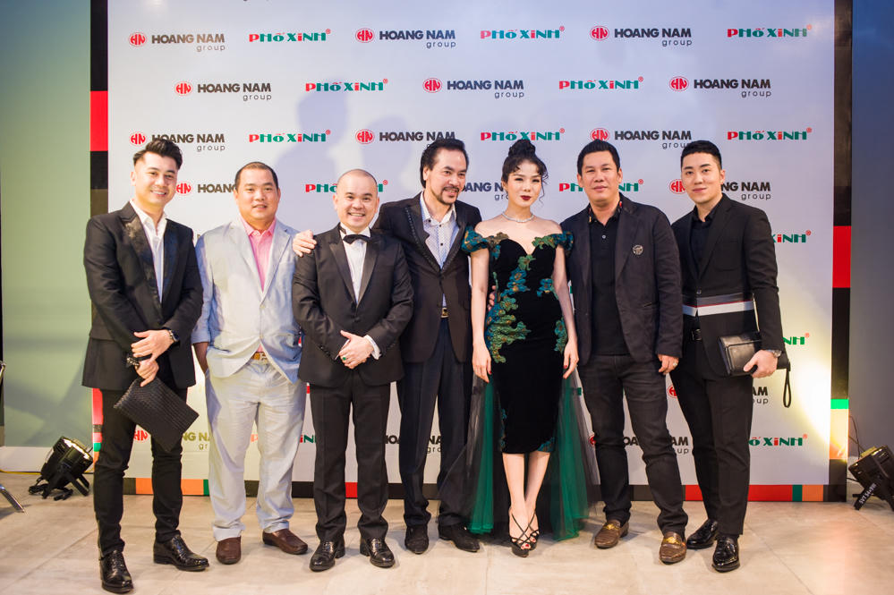 Ngọc Trinh cùng nhiều 'sao' khoe dáng tại Hà Nội