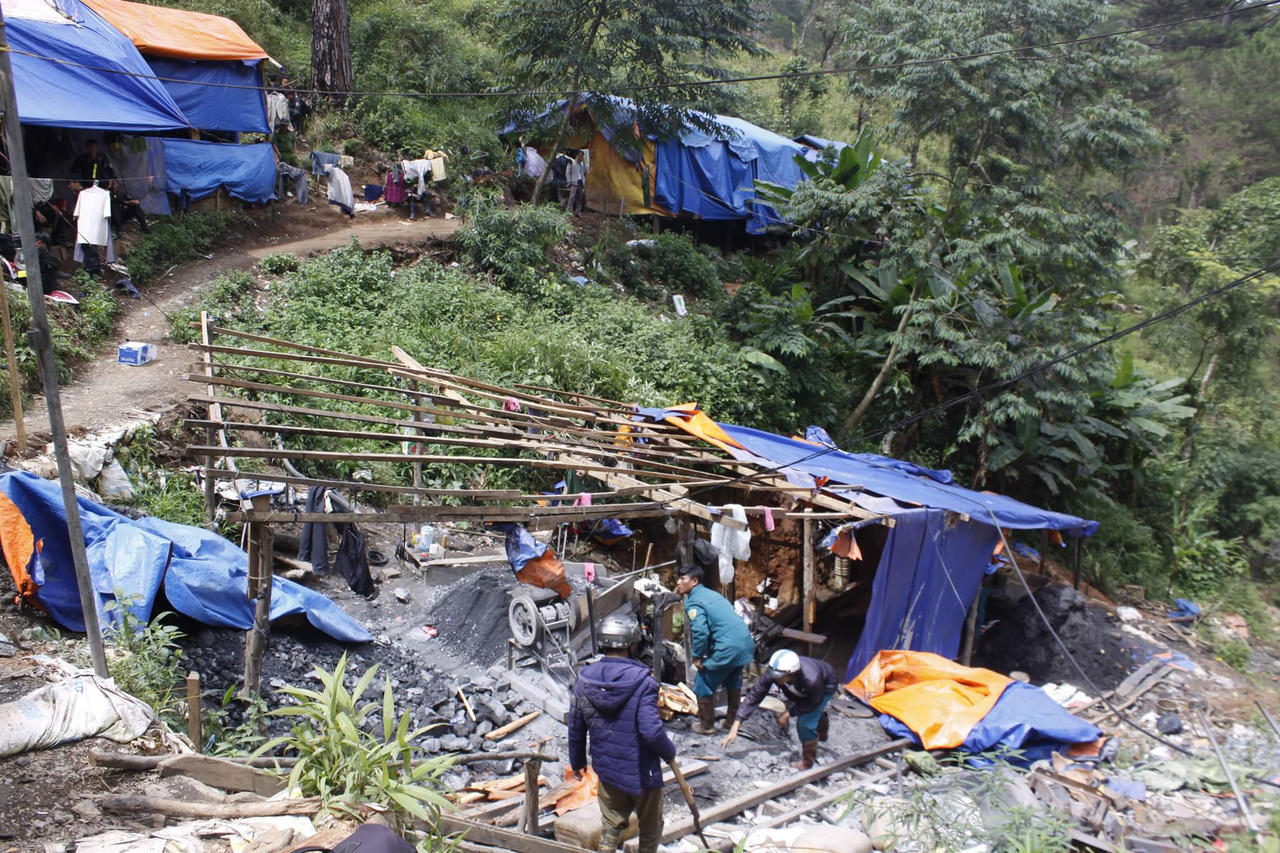 100 công an đột kích khu khai thác quặng trái phép ở Lâm Đồng