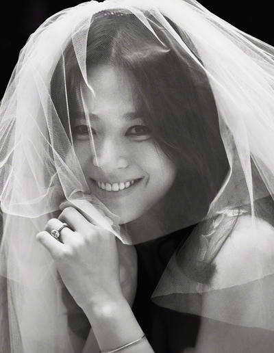 song-hye-kyo-song-joong-ki-chia-se-anh-cuoi-sau-hon-le-1