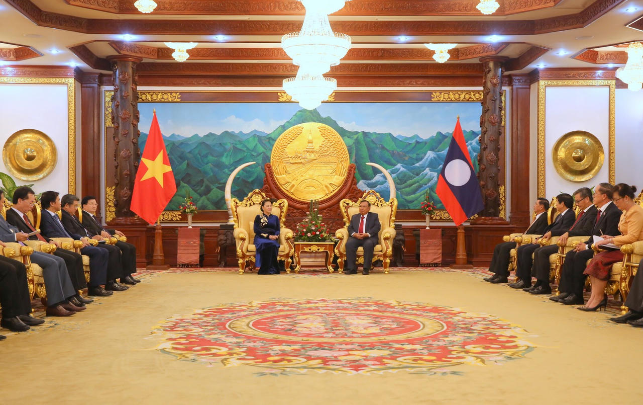 Tổng Bí thư, Chủ tịch nước Lào cảm ơn món quà đặc biệt của Việt Nam