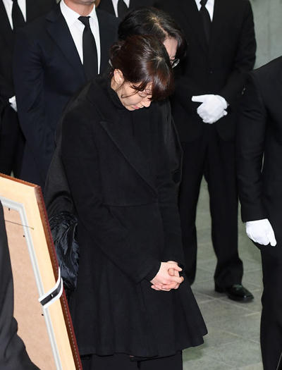 nguoi-yeu-dong-nghiep-duakim-joo-hyuk-ve-noi-an-nghi-1