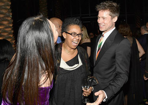 brad-pitt-xuat-hien-gay-go-sau-nhieu-thang-o-an-1