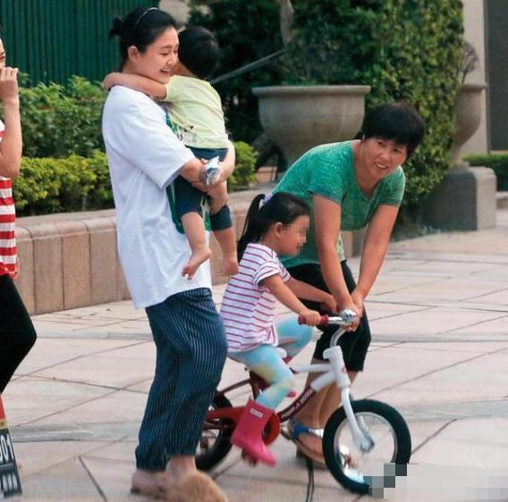 anh doi thuong xuong sac tham hai cua tu hy vien hinh anh 2