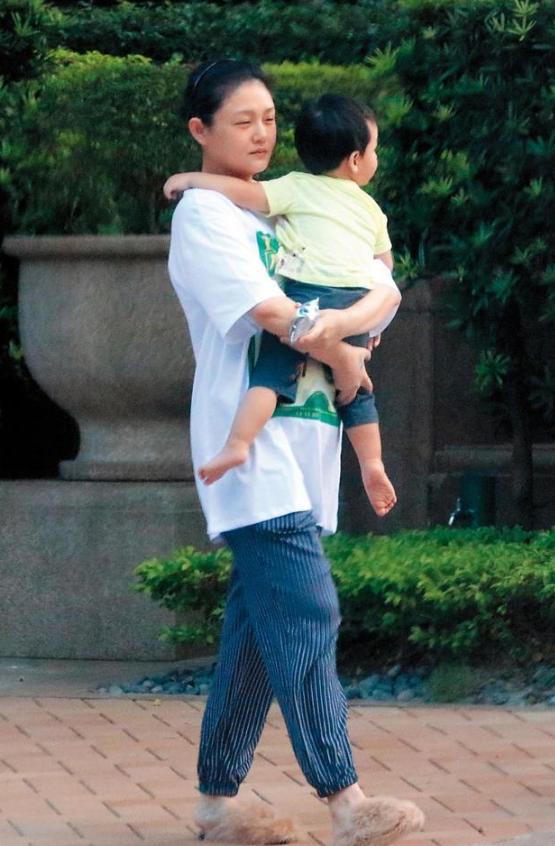 anh doi thuong xuong sac tham hai cua tu hy vien hinh anh 1