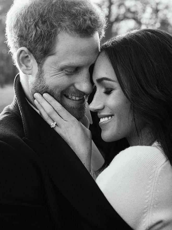 Hoàng tử Anh Harry và diễn viên Meghan Markle công bố ảnh đính hôn