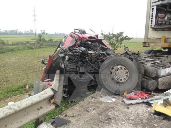 Tai nạn xe chở khách, 3 người chết, nhiều người bị thương