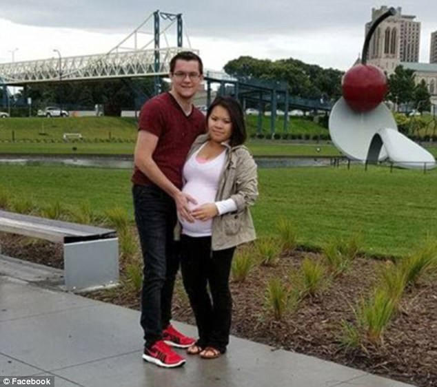 Richard và vợ. Ảnh: FB.