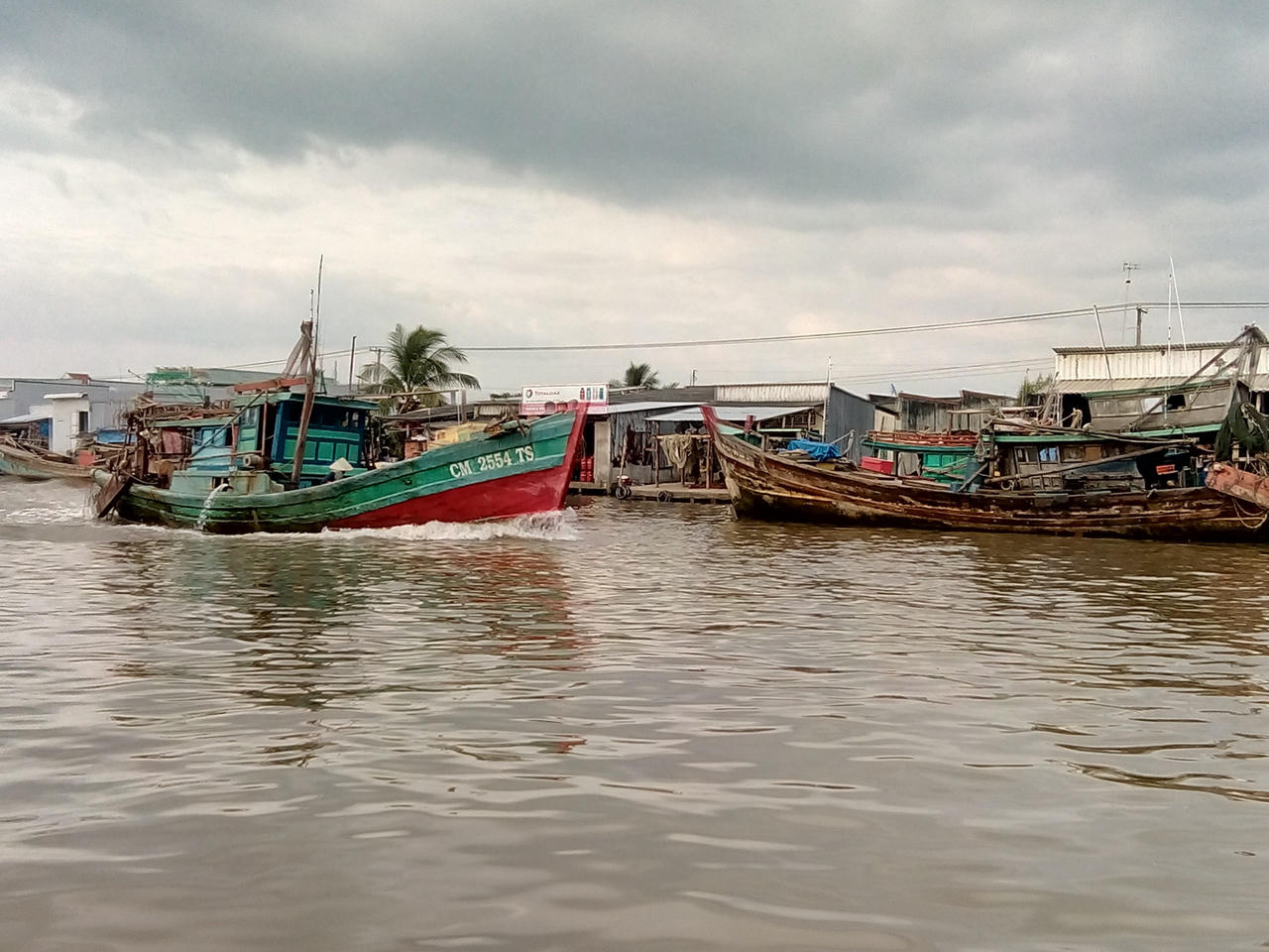 ĐBSCL sơ tán gần 1 triệu dân, chằng chống hàng chục nghìn nhà trước giờ bão đổ bộ